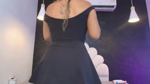 Mia online show from August 11, 4:31 pm