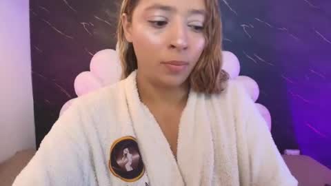 Mia online show from August 18, 12:00 pm