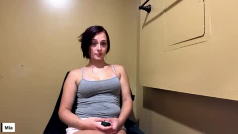 miaaellie online show from July 15, 4:24 am