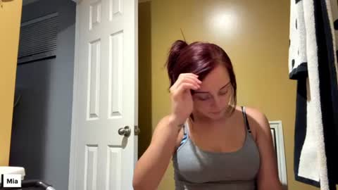 miaaellie online show from August 14, 4:27 am