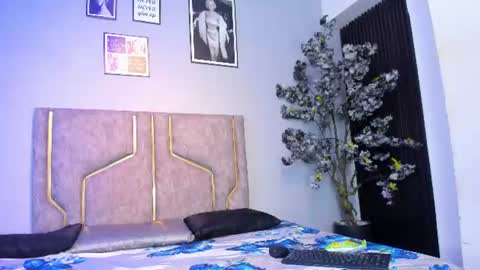 miaakittyy online show from August 11, 12:29 pm