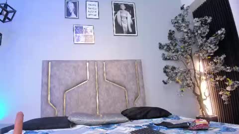 miaakittyy online show from August 12, 2:52 pm