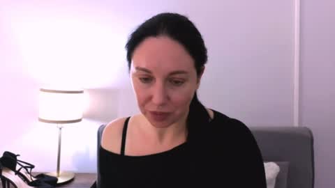 Mia online show from July 20, 8:45 pm