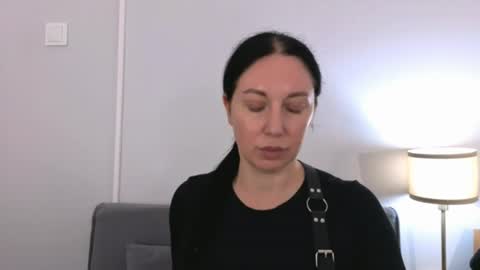Mia online show from July 27, 11:48 am