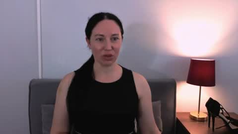 Mia online show from August 6, 9:52 am