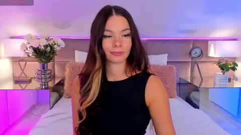 Mia online show from August 12, 8:11 pm