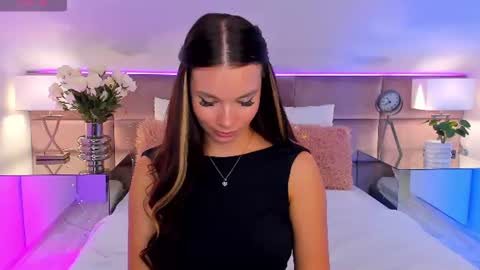 Mia online show from August 12, 9:17 pm