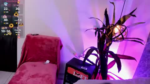 Mia online show from July 31, 4:34 pm