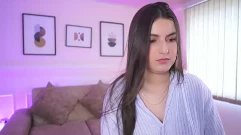 Mia Sinclair online show from August 1, 7:09 pm