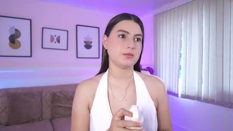 Mia Sinclair online show from August 8, 8:20 pm