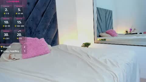 miaatorres_ online show from August 7, 5:57 pm