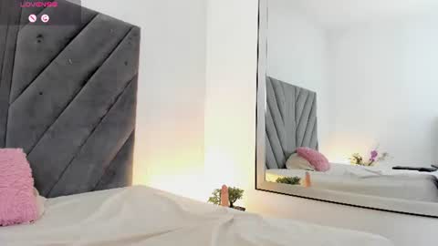 miaatorres_ online show from August 13, 7:50 pm
