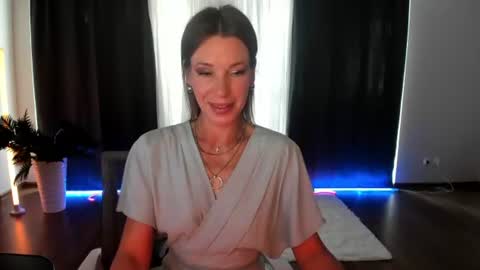 Mia online show from August 7, 7:52 am