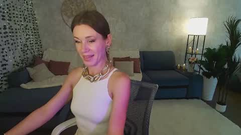 Mia online show from August 11, 5:42 am