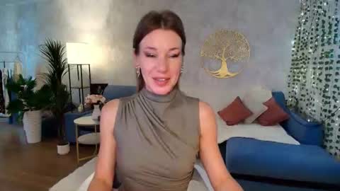 Mia online show from August 17, 5:34 am