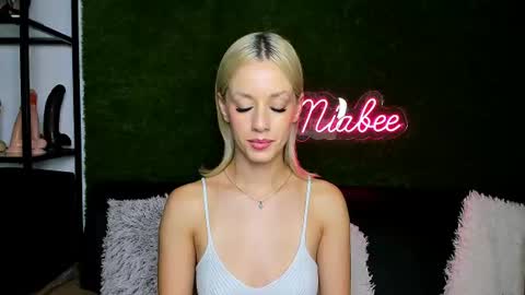 MiaBeeX online show from July 13, 4:24 pm