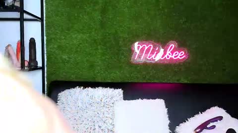 MiaBeeX online show from July 17, 3:45 pm