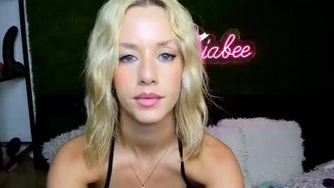 MiaBeeX online show from July 28, 3:51 pm