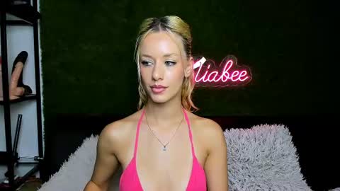 MiaBeeX online show from August 1, 7:58 am