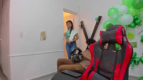 Mia and Max online show from March 20, 11:57 am