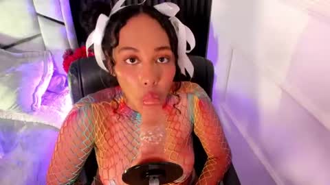 miablackrose online show from August 7, 2:22 am