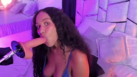 miablackrose online show from August 11, 2:02 am