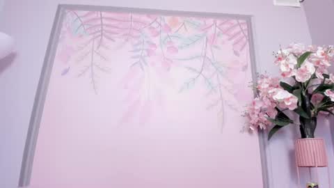 Mia online show from August 9, 2:40 pm