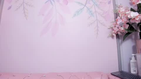 Mia online show from August 14, 6:39 am