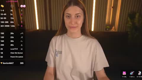 Mia online show from August 2, 10:00 am