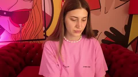 Mia online show from August 3, 1:18 pm