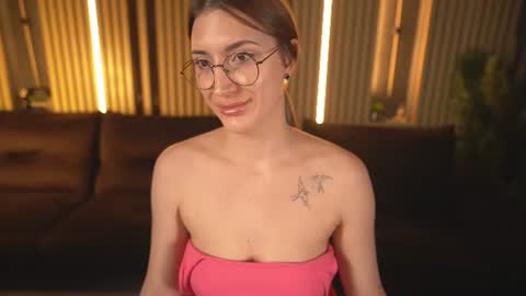Mia online show from August 6, 3:22 pm