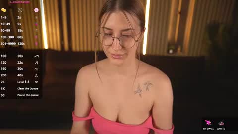 Mia online show from August 10, 2:18 pm
