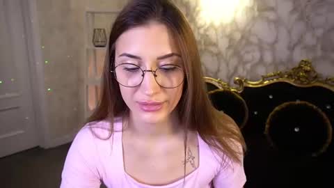 Mia online show from August 13, 2:20 pm