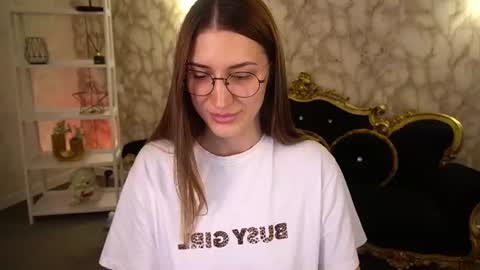 Mia online show from August 14, 1:04 pm