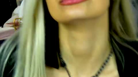 Mia online show from August 6, 10:53 pm