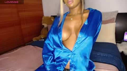 Mia online show from July 27, 4:07 am