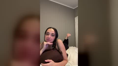 Mia online show from September 9, 4:09 am