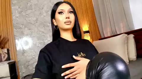 Mia online show from July 23, 11:40 pm