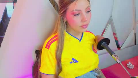 miah_stewart online show from June 25, 4:32 pm