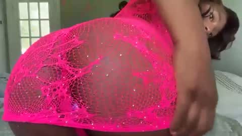 Miahkaela online show from July 17, 5:35 pm