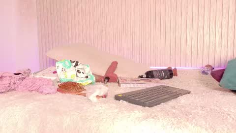 Mia online show from August 14, 1:15 pm