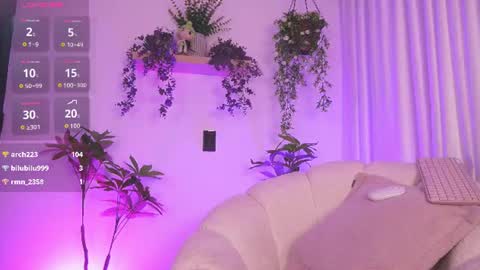 Mia online show from August 9, 8:26 am