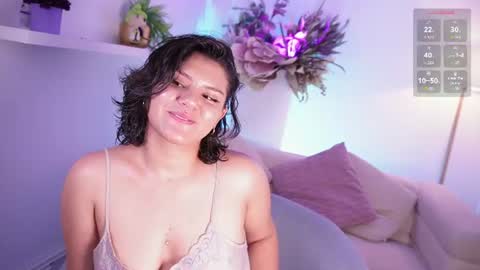 Mia online show from August 13, 8:06 am