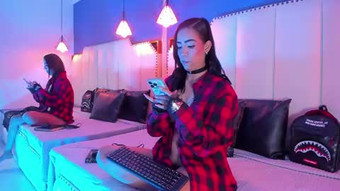 Mia online show from September 3, 7:50 pm