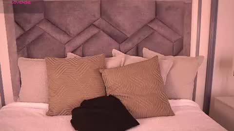 Mia  online show from August 11, 4:14 am