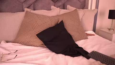 Mia  online show from August 11, 8:38 am