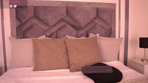 Mia  online show from August 13, 6:27 am