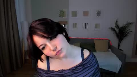 mialacrice online show from August 13, 5:21 am