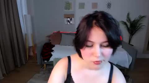 mialacrice online show from August 13, 9:45 am