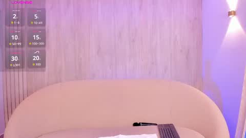 mialiore_ online show from August 5, 1:31 pm